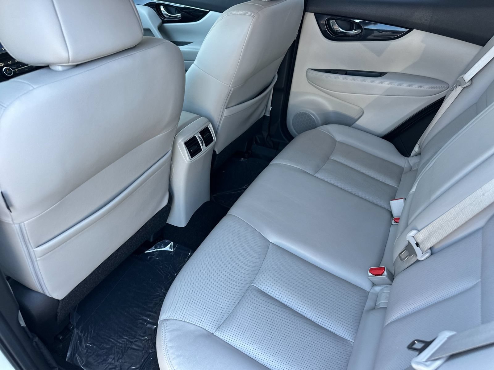Used 2018 Nissan Rogue Sport SL FWD image 12