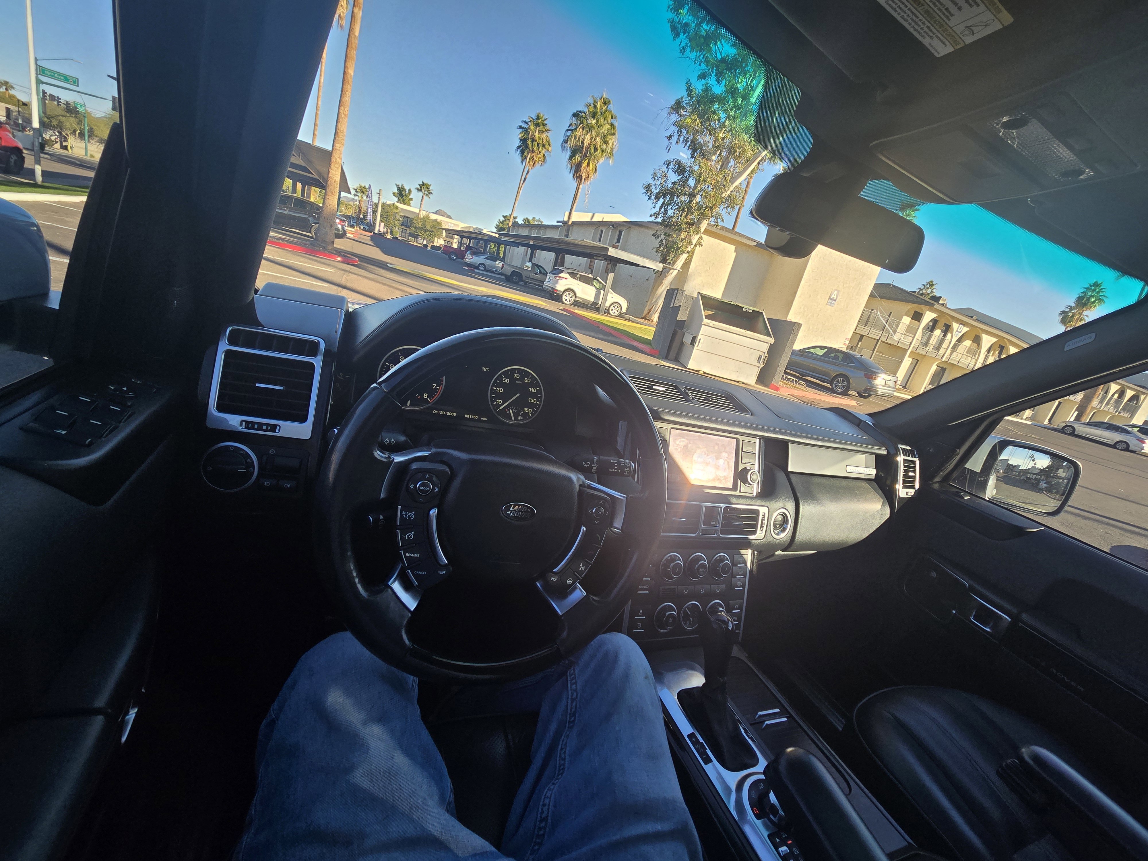 Used 2012 Land Rover Range Rover HSE LUX image 25