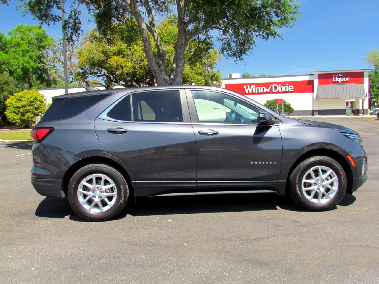 Used 2023 Chevrolet Equinox LT image 10
