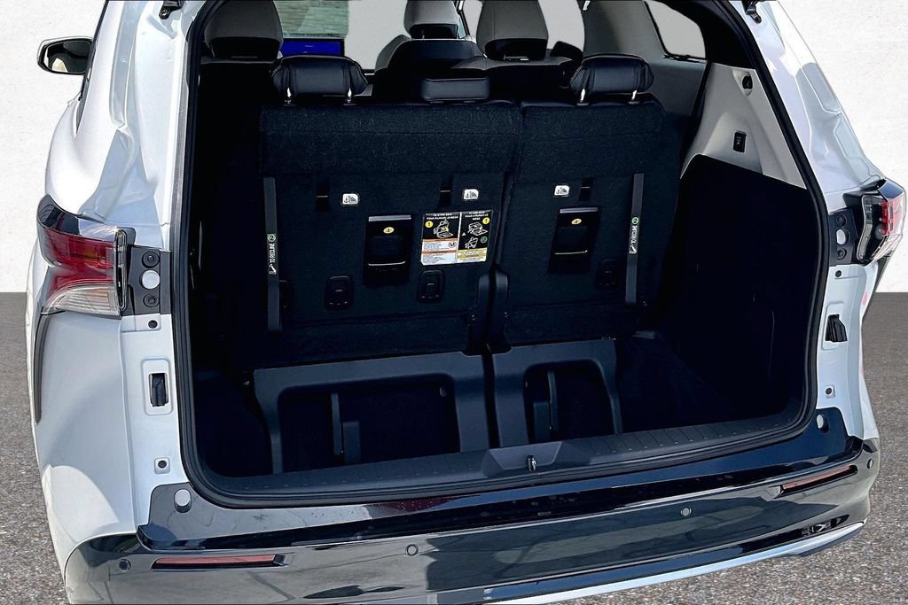 New 2026 Toyota Sienna Platinum AWD/4WD image 7
