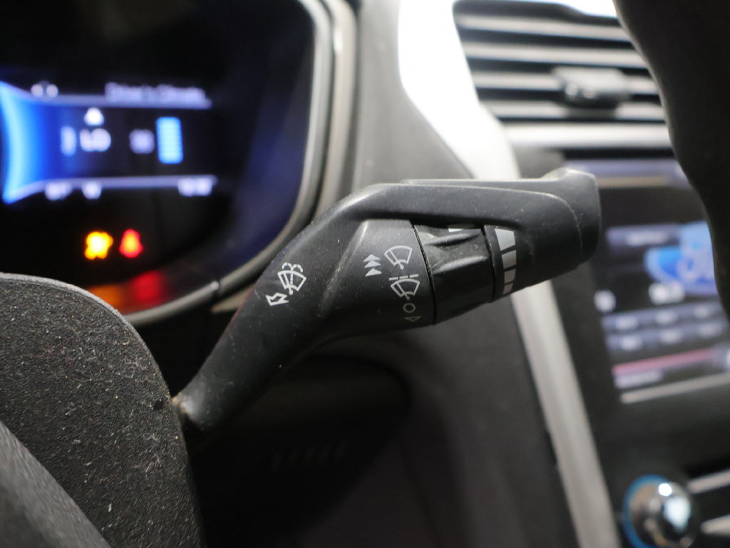 Used 2015 Ford Fusion SE FWD image 32