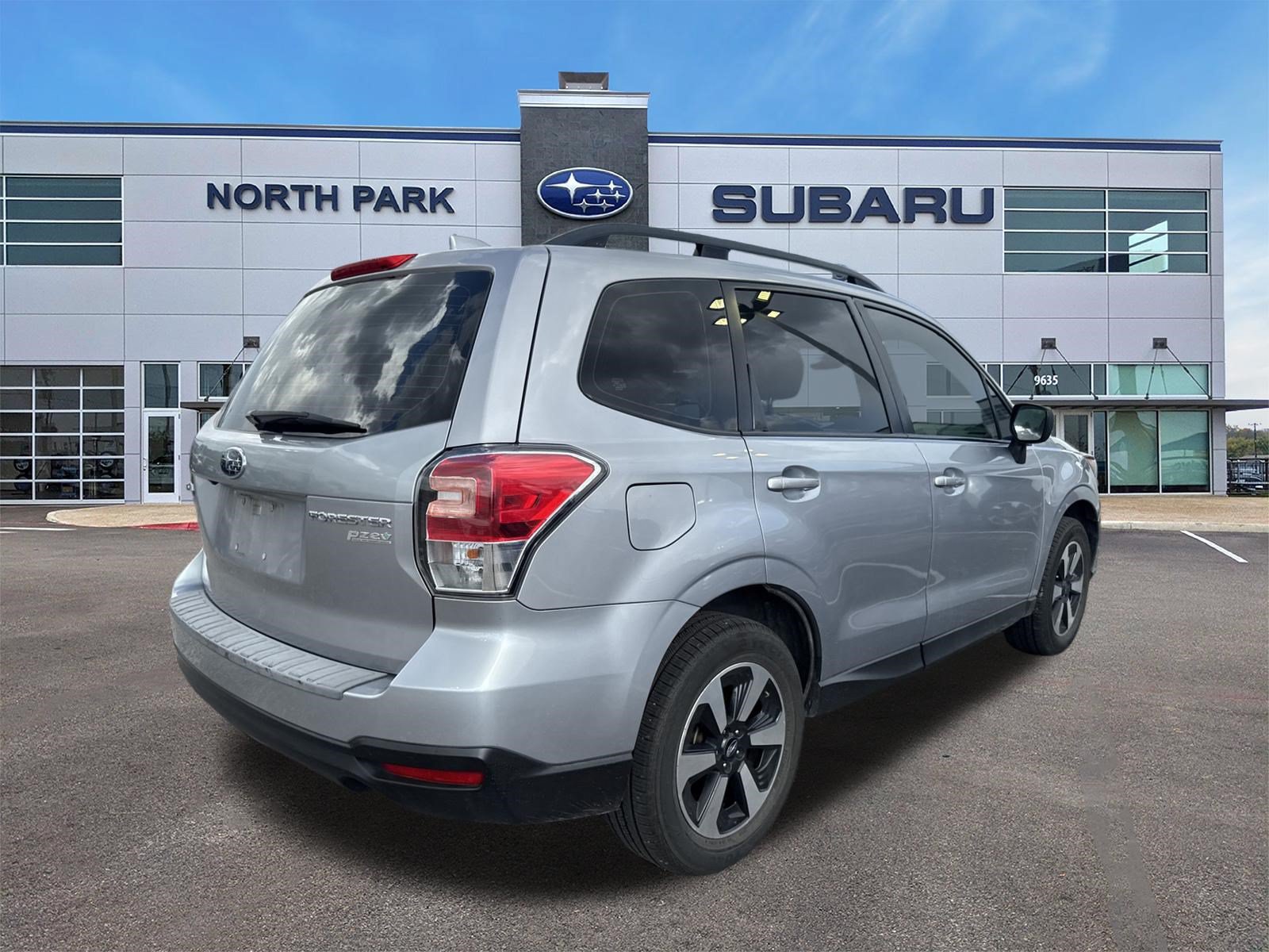 Used 2017 Subaru Forester 2.5i w/ Alloy Wheel Package AWD/4WD image 3