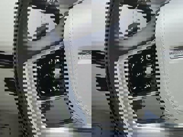 Used 2025 Land Rover Range Rover Long Wheelbase Autobiography image 12