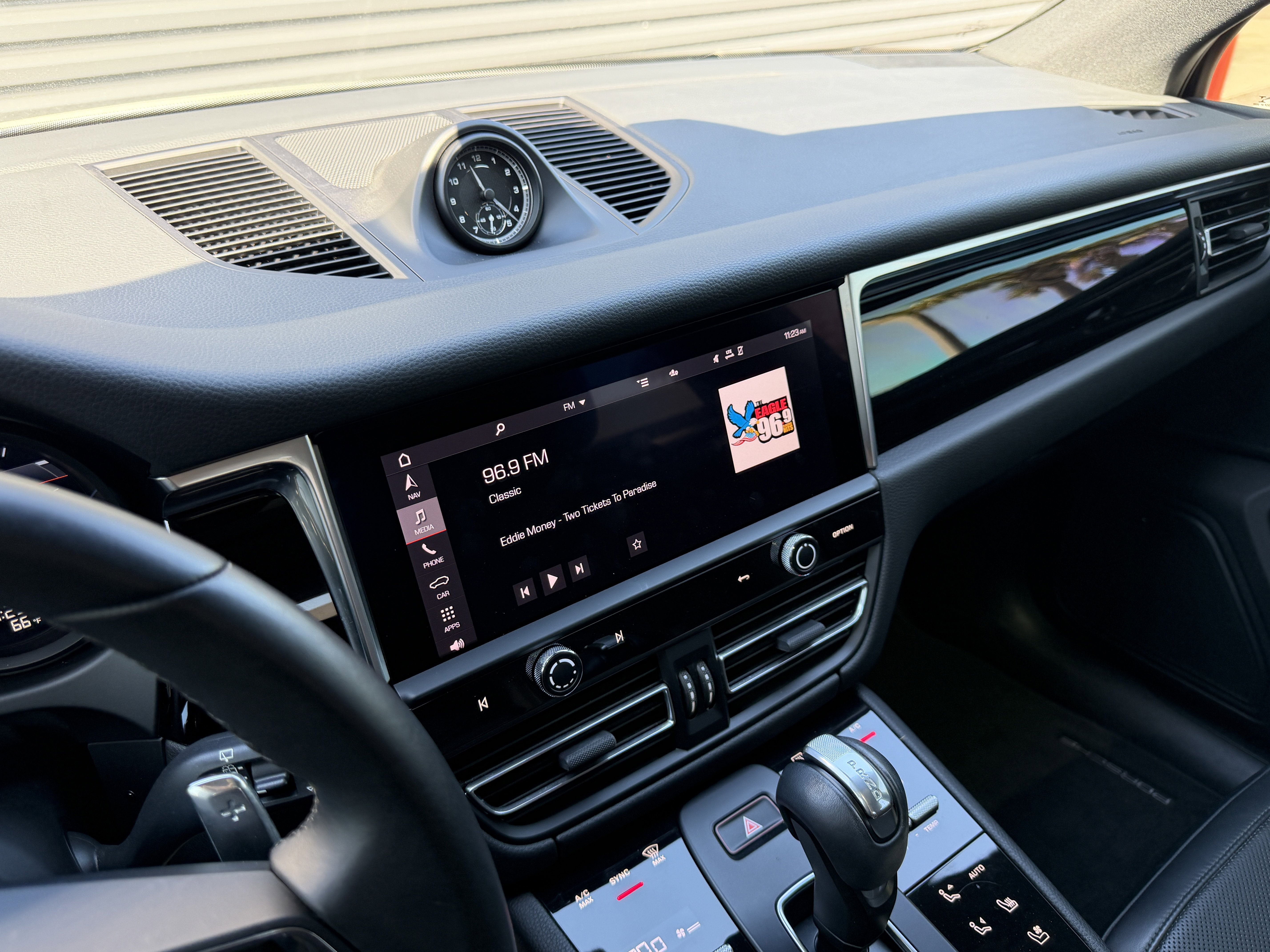 Certified 2022 Porsche Macan image 30