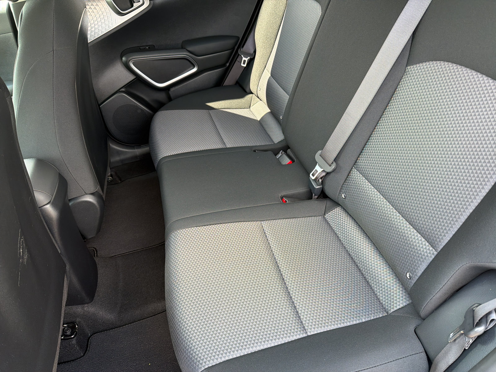 Used 2025 Kia Soul LX w/ LX Technology Package FWD image 30