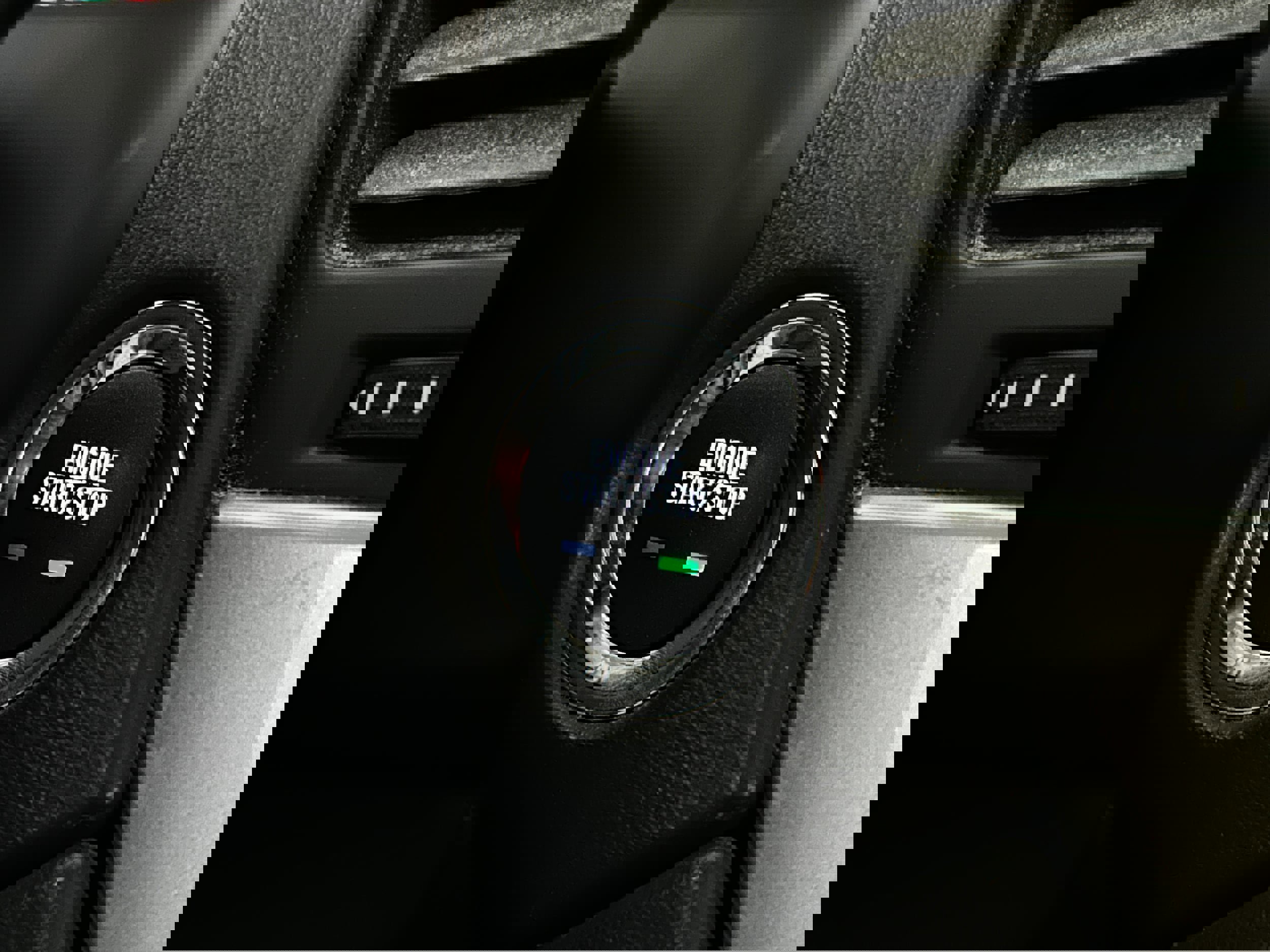 Used 2020 Chevrolet Suburban Premier image 11