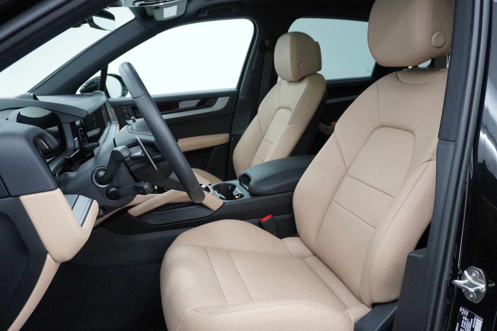 Certified 2025 Porsche Cayenne image 5