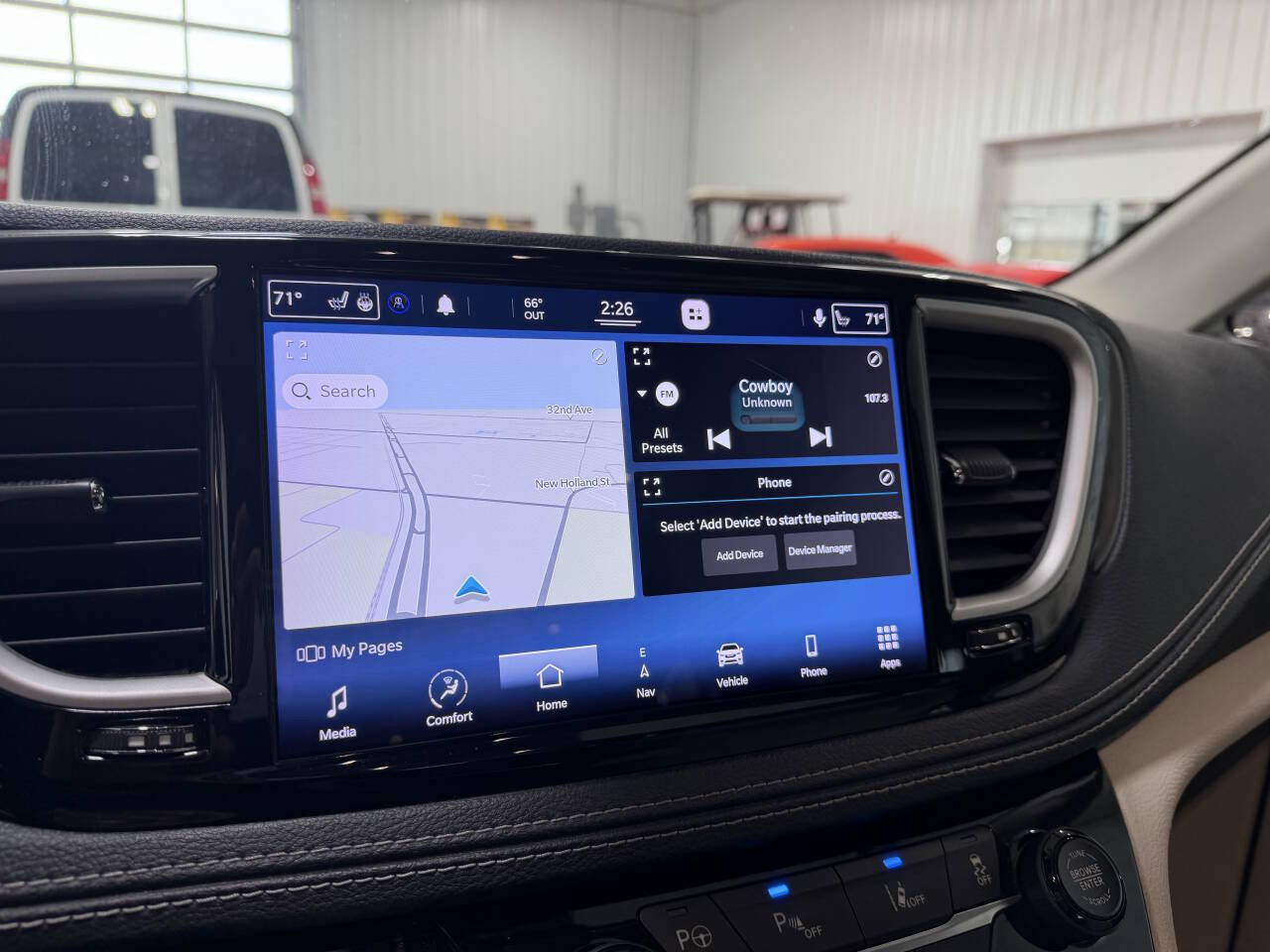 Used 2021 Chrysler Pacifica Touring-L FWD image 13