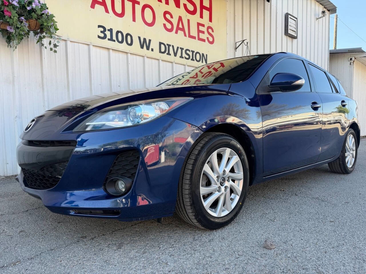Used 2013 MAZDA MAZDA3 i Grand Touring w/ Tech Pkg image 2