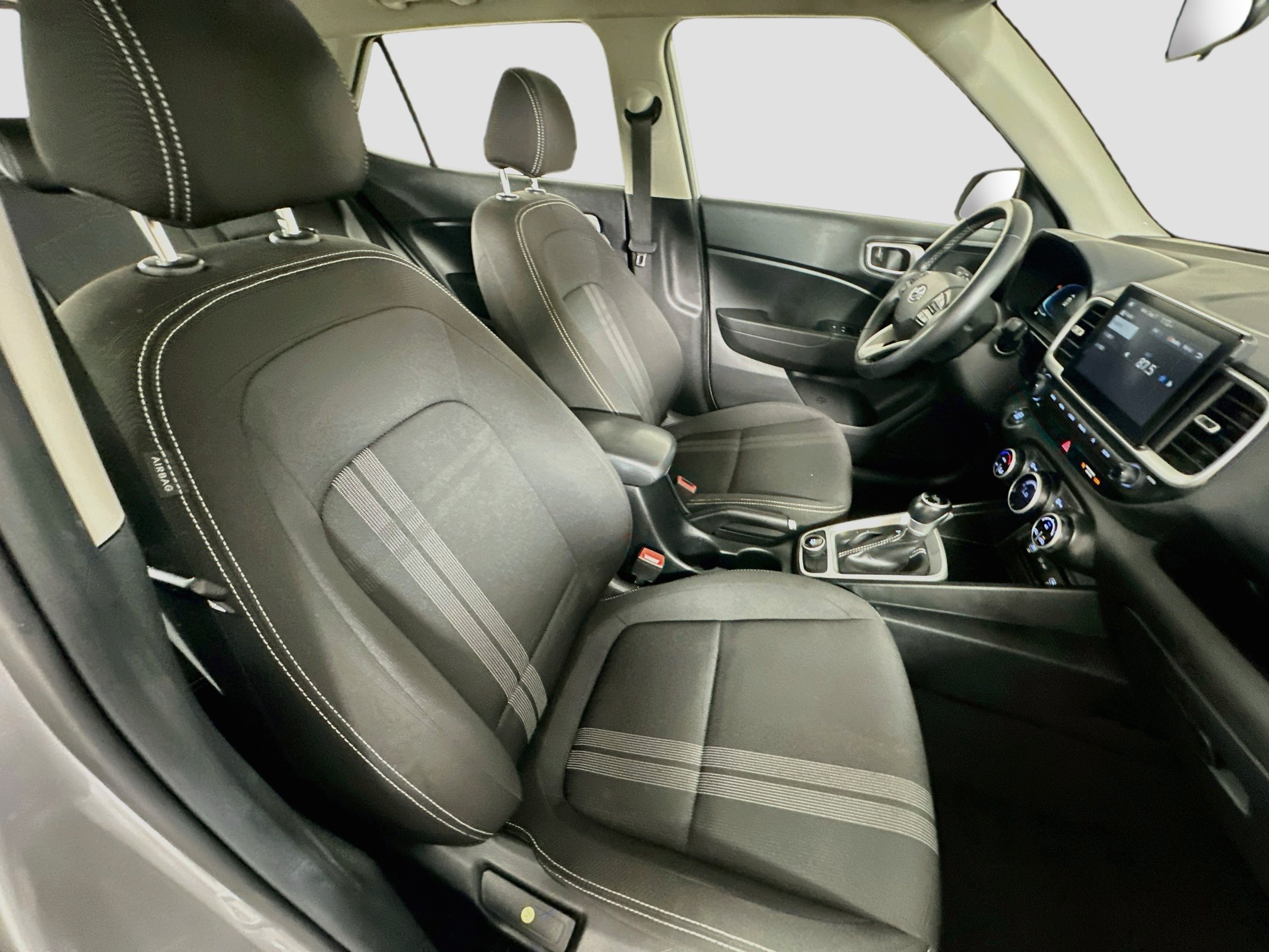Used 2025 Hyundai Venue SEL FWD image 30