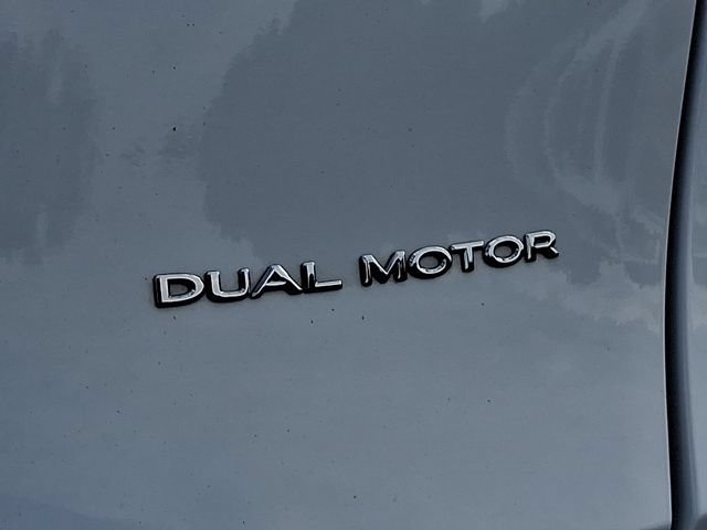 Used 2024 Tesla Model Y Long Range AWD/4WD image 31