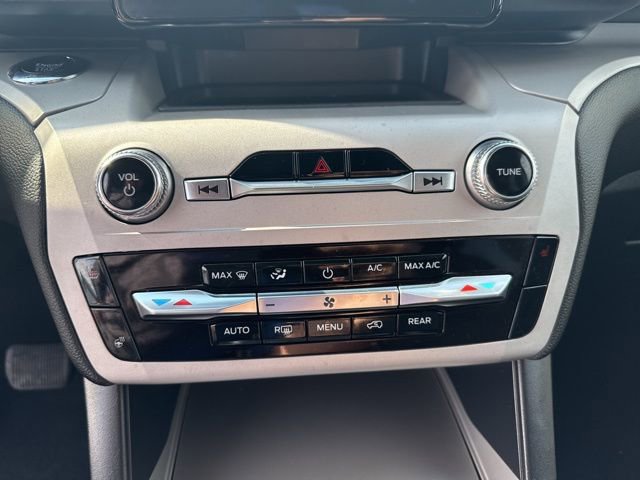 Used 2024 Ford Explorer XLT w/ Equipment Group 202A image 15