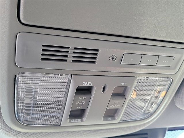 Used 2022 Honda CR-V Touring image 17