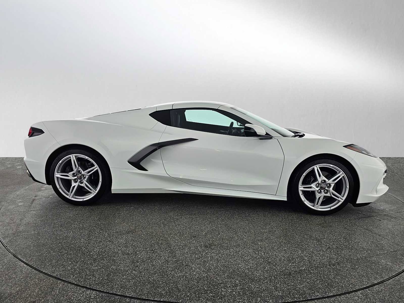 Used 2025 Chevrolet Corvette Stingray Preferred Cpe w/ Battery Protection Package RWD image 2