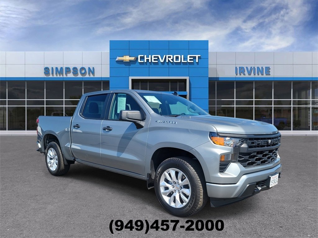 Used 2025 Chevrolet Silverado 1500 Custom image 2