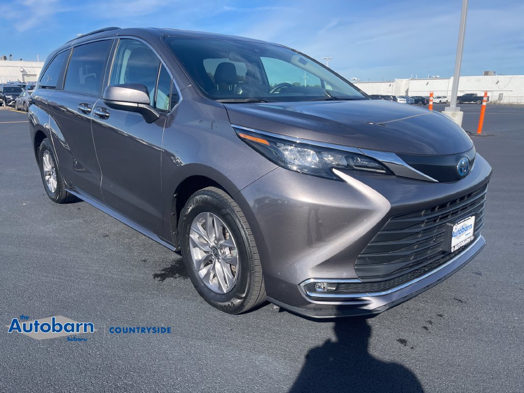 Used 2024 Toyota Sienna XLE AWD/4WD image 7