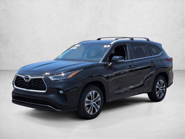 Used 2023 Toyota Highlander XLE FWD image 4