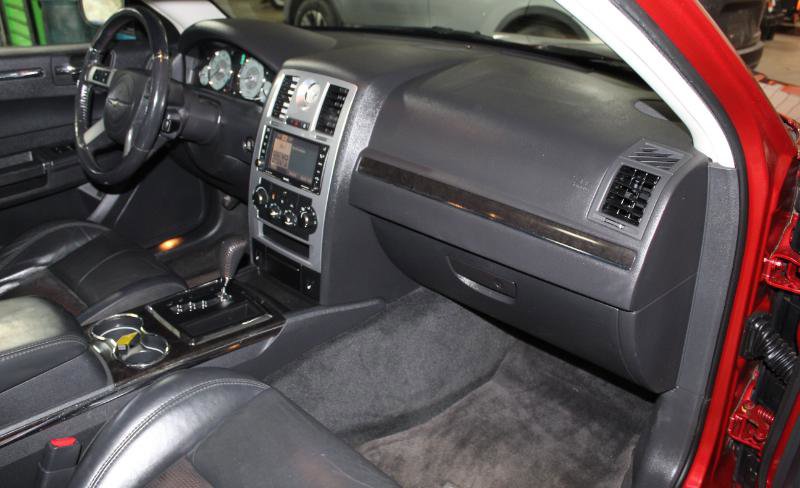 Used 2010 Chrysler 300 S image 25