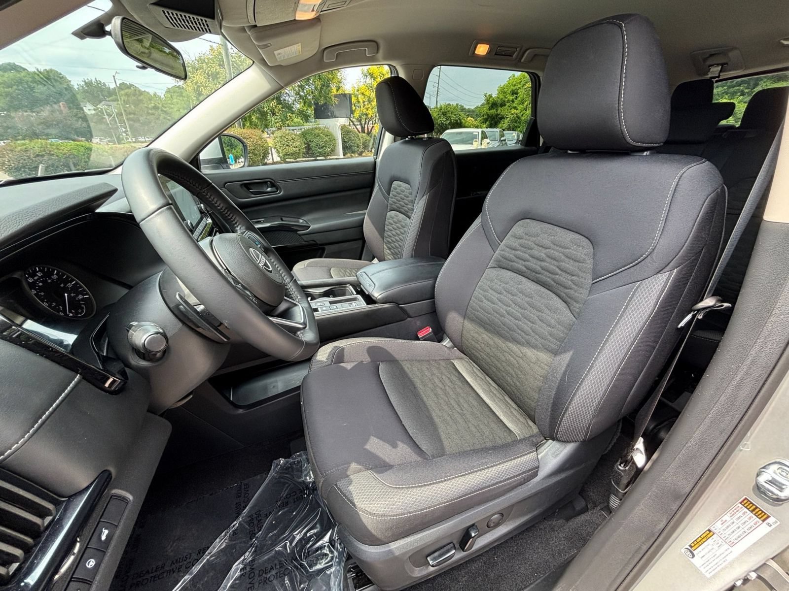 Used 2025 Nissan Pathfinder SV FWD image 34