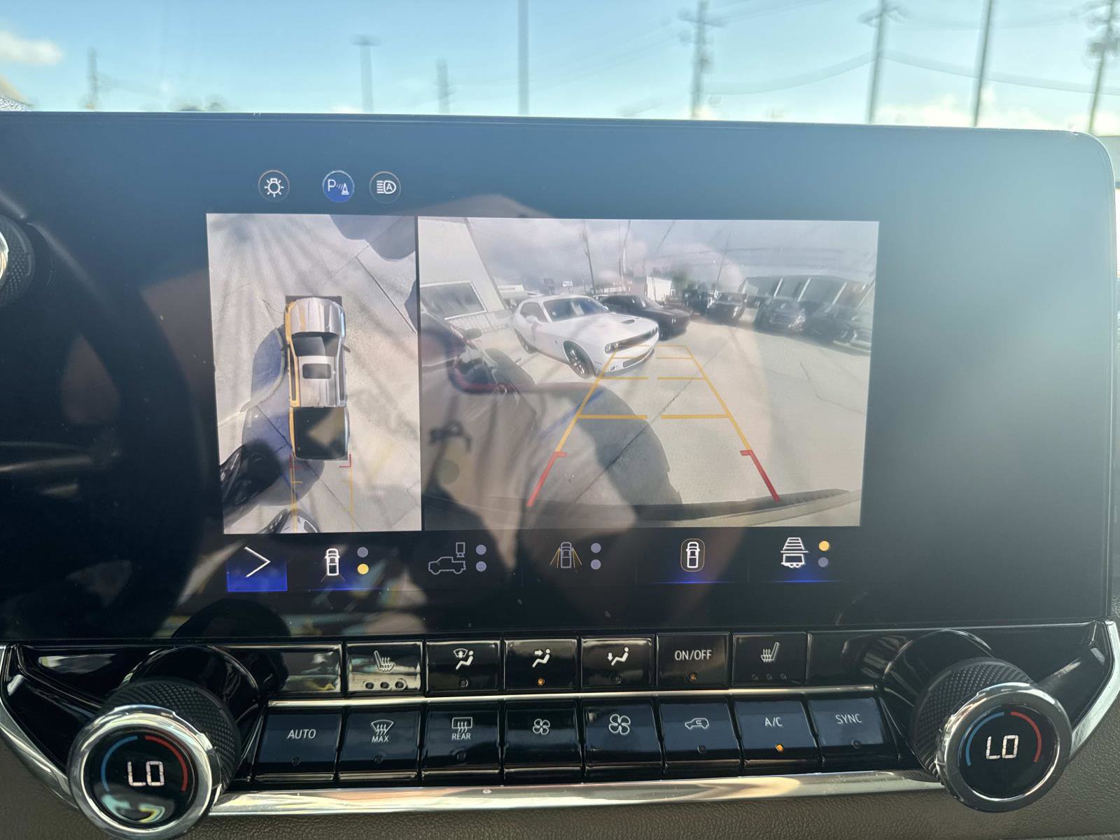 Used 2024 Chevrolet Colorado ZR2 w/ Technology Package image 25