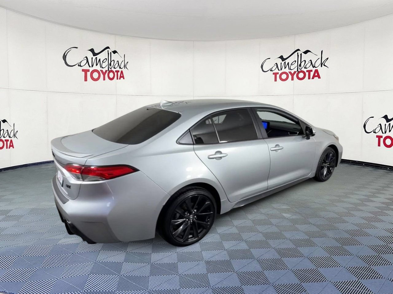 Used 2026 Toyota Corolla SE w/ Carpet Mat Package (TMS) FWD image 2