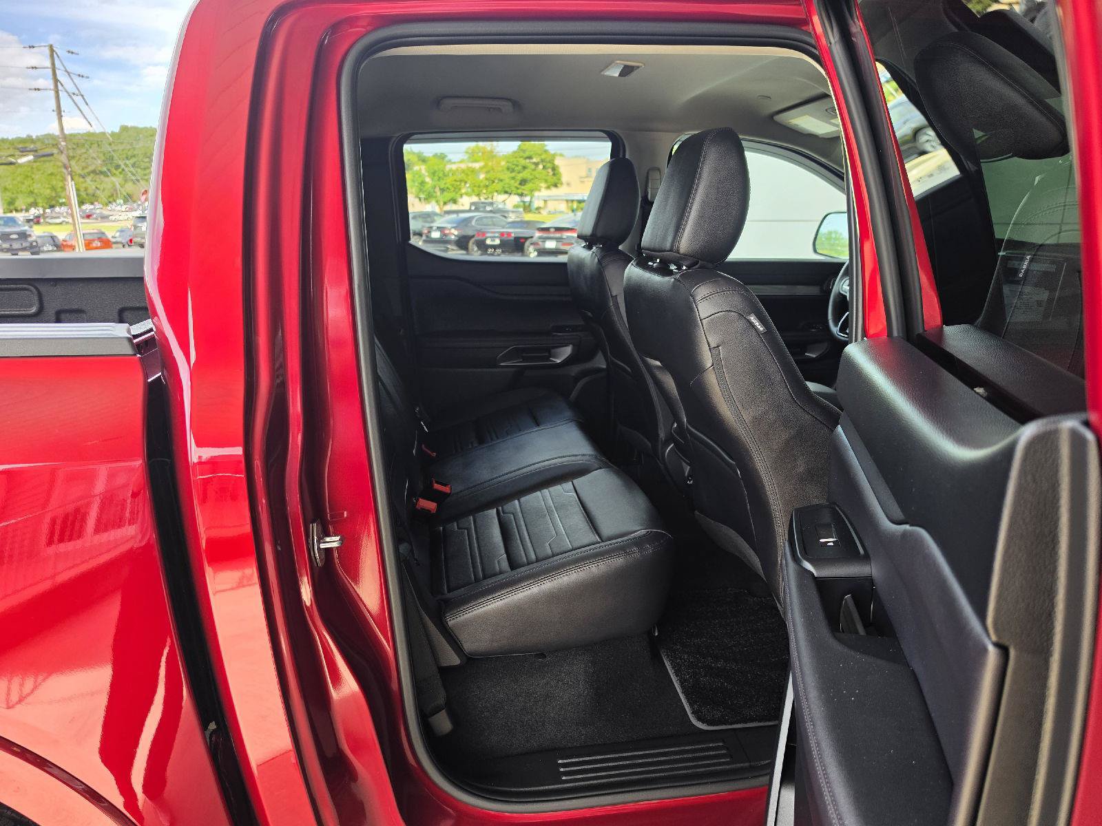 Used 2025 Ford Ranger Lariat w/ FX4 Off-Road Package AWD/4WD image 9