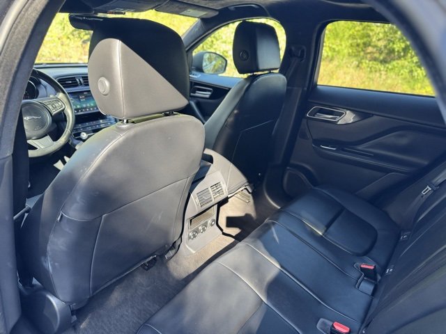 Used 2019 Jaguar F-PACE Premium image 15