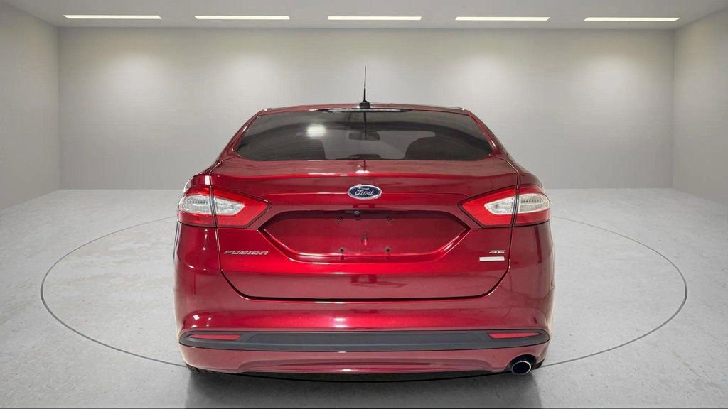 Used 2016 Ford Fusion SE image 4