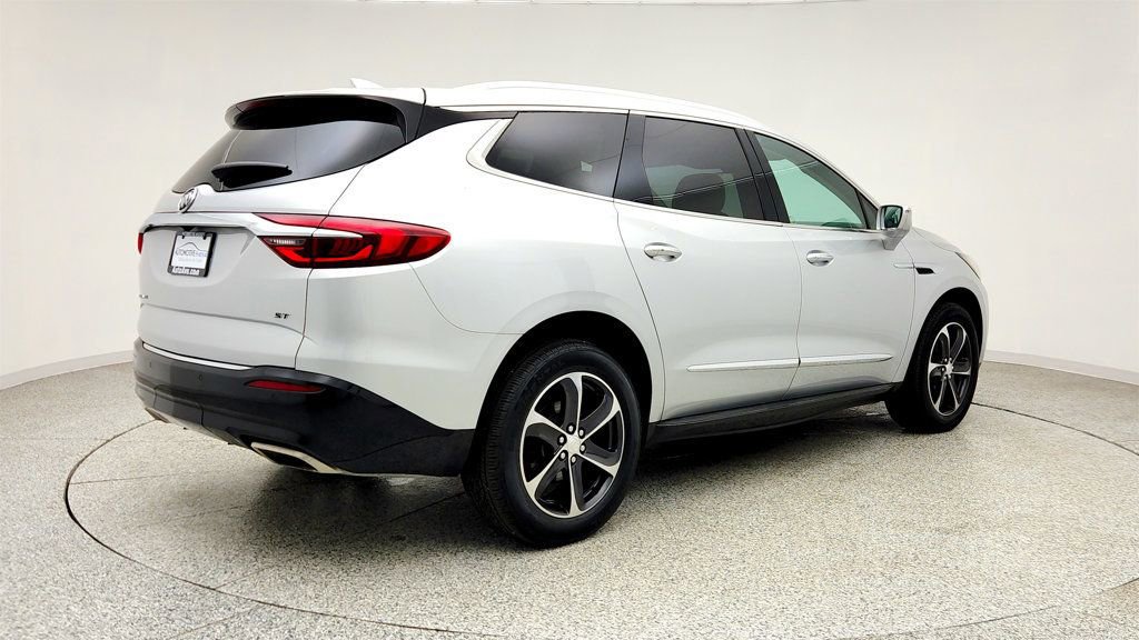 Used 2020 Buick Enclave Essence w/ Sport Touring Edition image 5