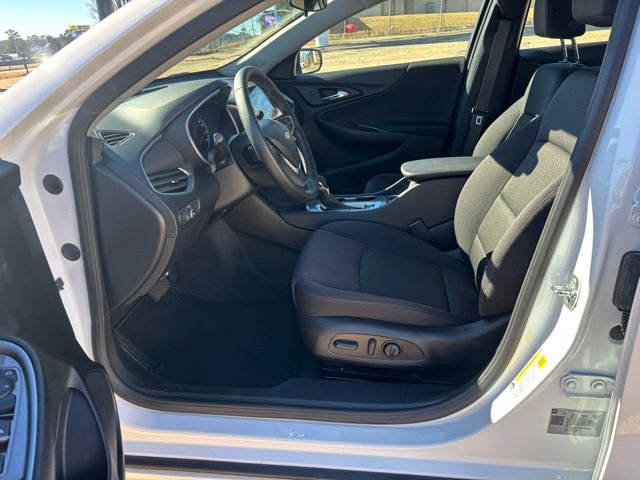 Used 2025 Chevrolet Malibu RS image 2