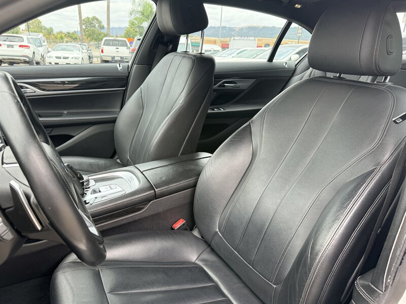 Used 2019 BMW 740i w/ M Sport Package RWD image 10