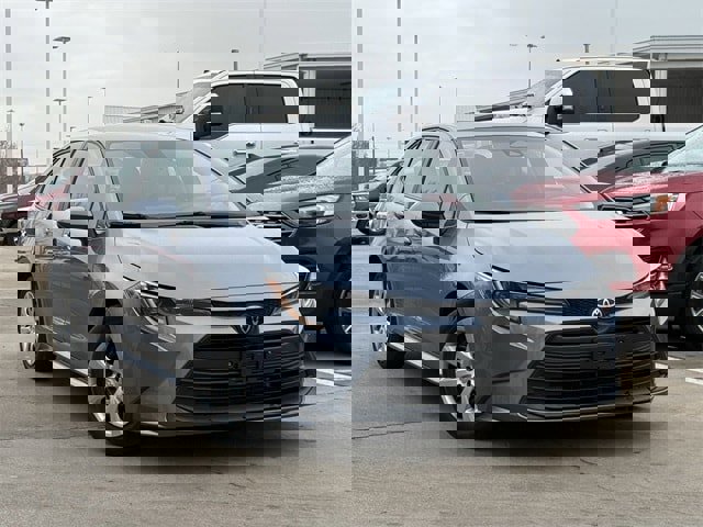 Used 2023 Toyota Corolla LE image 2