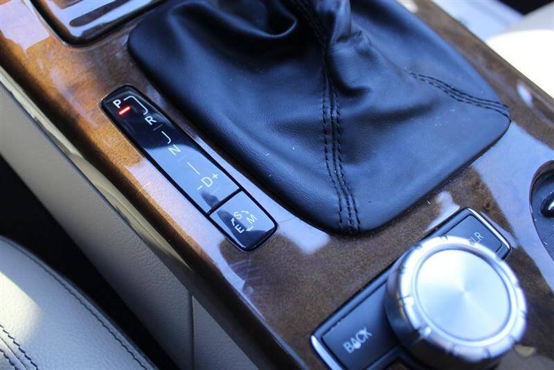 Used 2015 Mercedes-Benz SLK 250 w/ Premium Package image 30