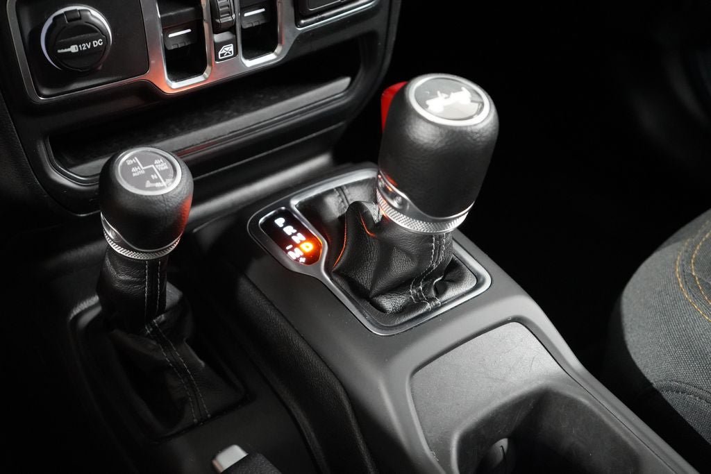 Used 2025 Jeep Wrangler Unlimited Sahara AWD/4WD image 18