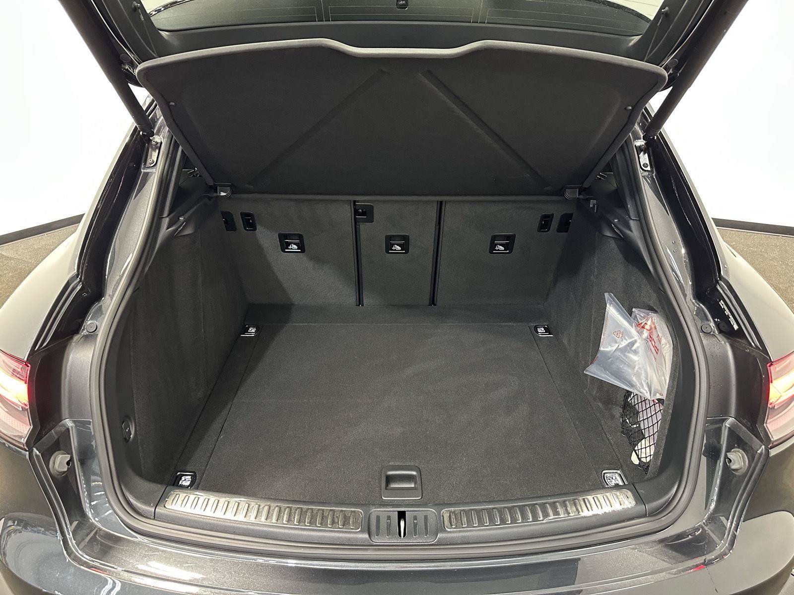 Certified 2026 Porsche Macan AWD/4WD image 37