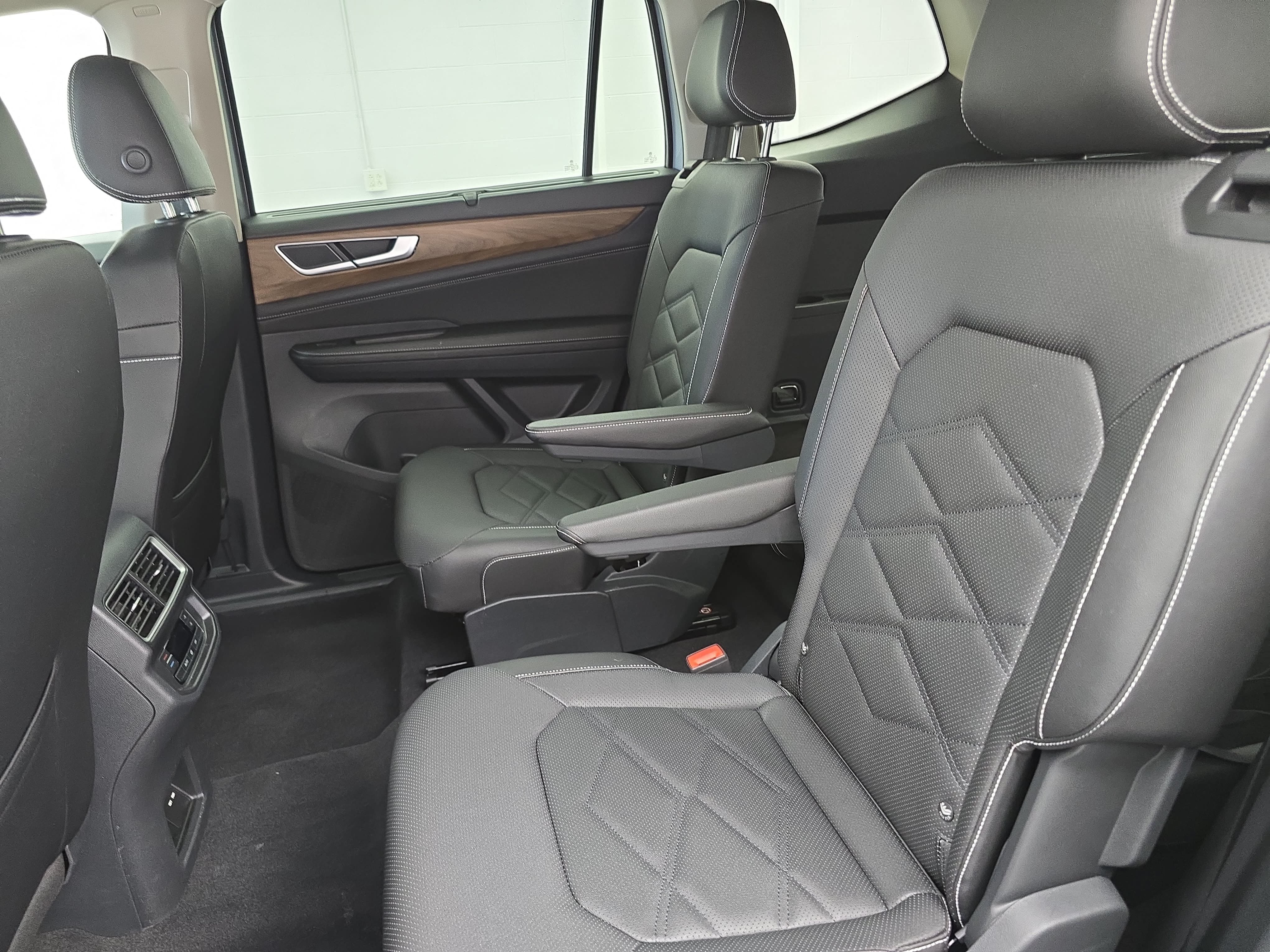 Certified 2025 Volkswagen Atlas SE AWD/4WD image 15