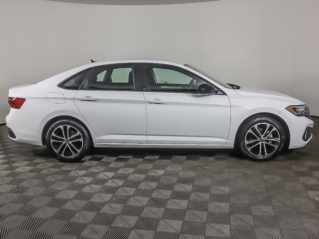 Used 2023 Volkswagen Jetta Sport image 15