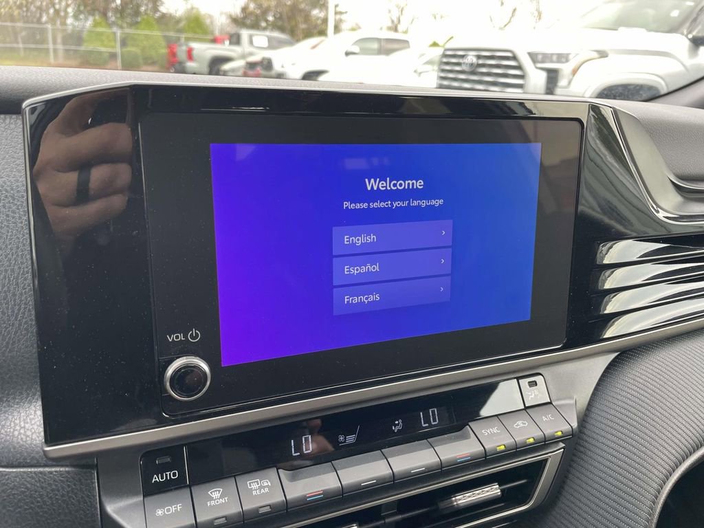 Used 2025 Toyota Camry SE w/ Convenience Package image 39