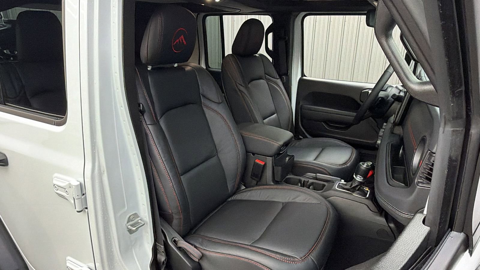 Used 2025 Jeep Wrangler Rubicon w/ Convenience Group image 39