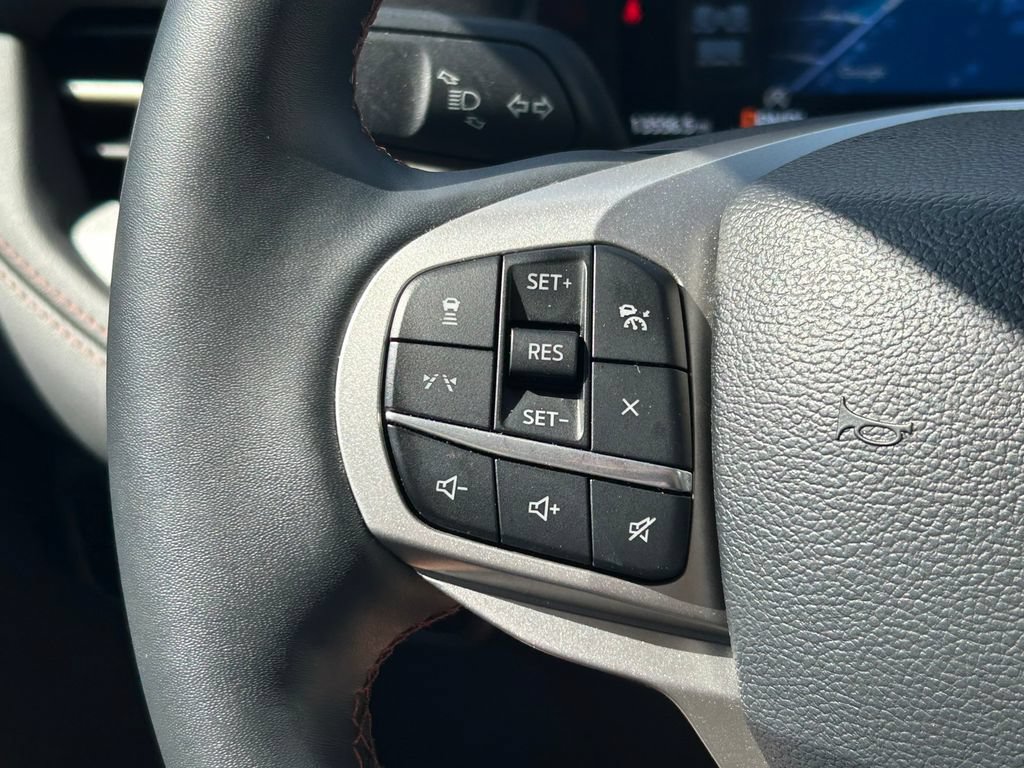 Used 2025 Ford Explorer Active w/ Active Comfort Package RWD image 36