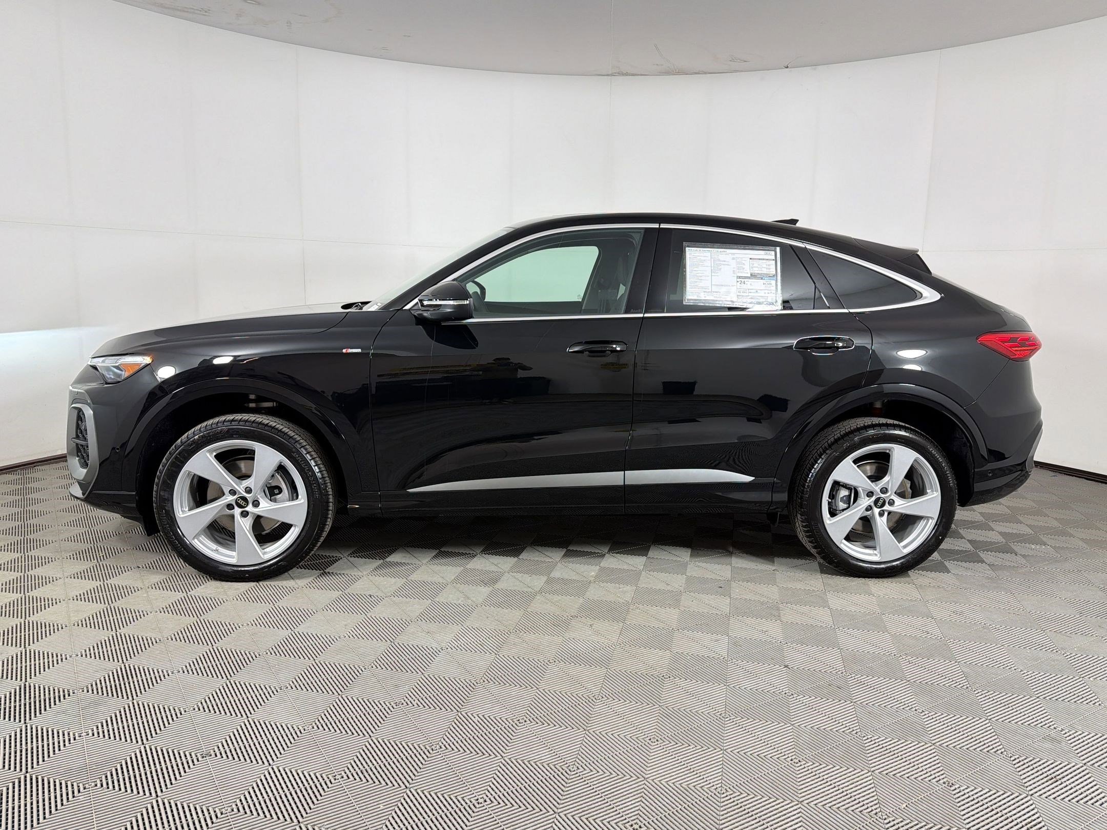 New 2026 Audi Q5 Premium Plus AWD/4WD image 2
