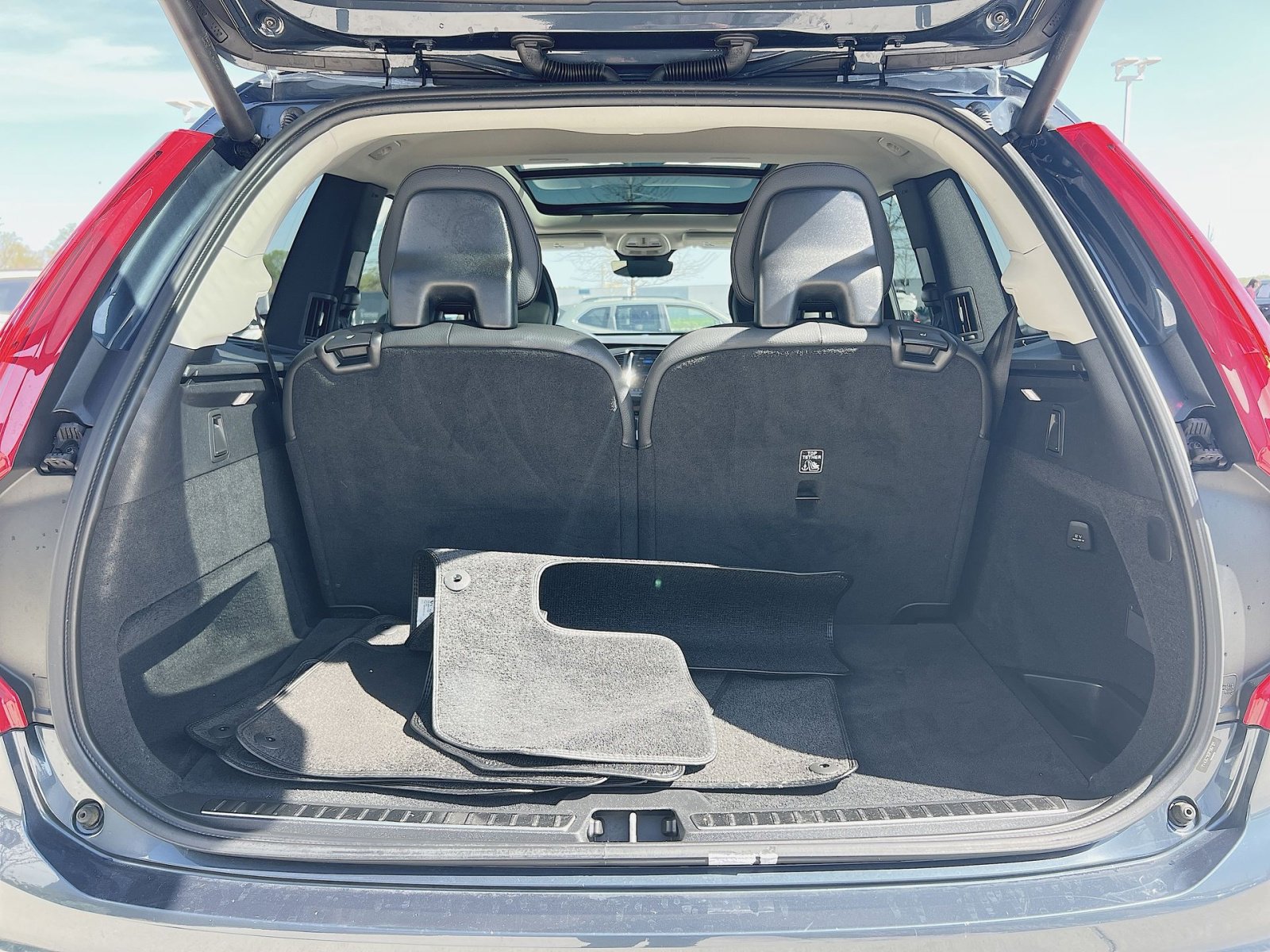 Used 2023 Volvo XC90 B6 Plus image 35