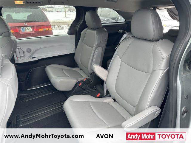 Used 2025 Toyota Sienna XLE image 9