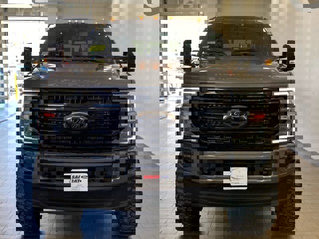 Used 2022 Ford F250 Lariat w/ Black Appearance Package image 3