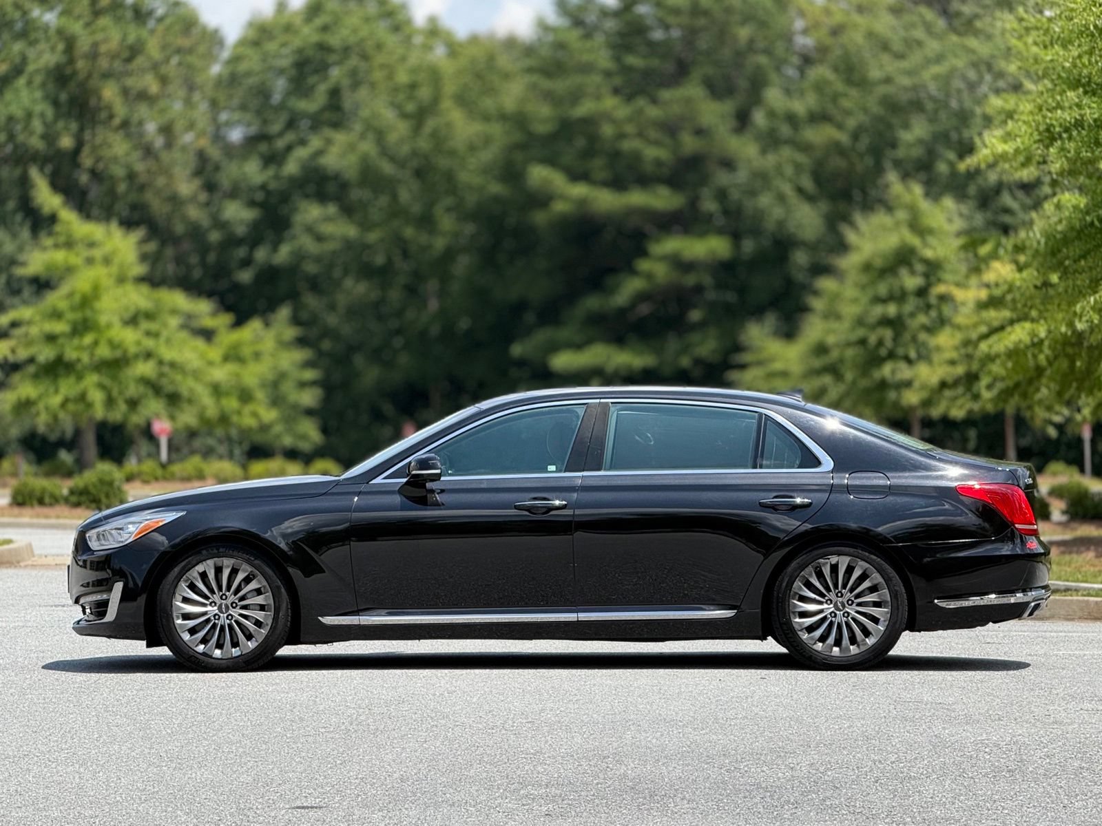 Used 2018 Genesis G90 5.0 Ultimate AWD/4WD image 9