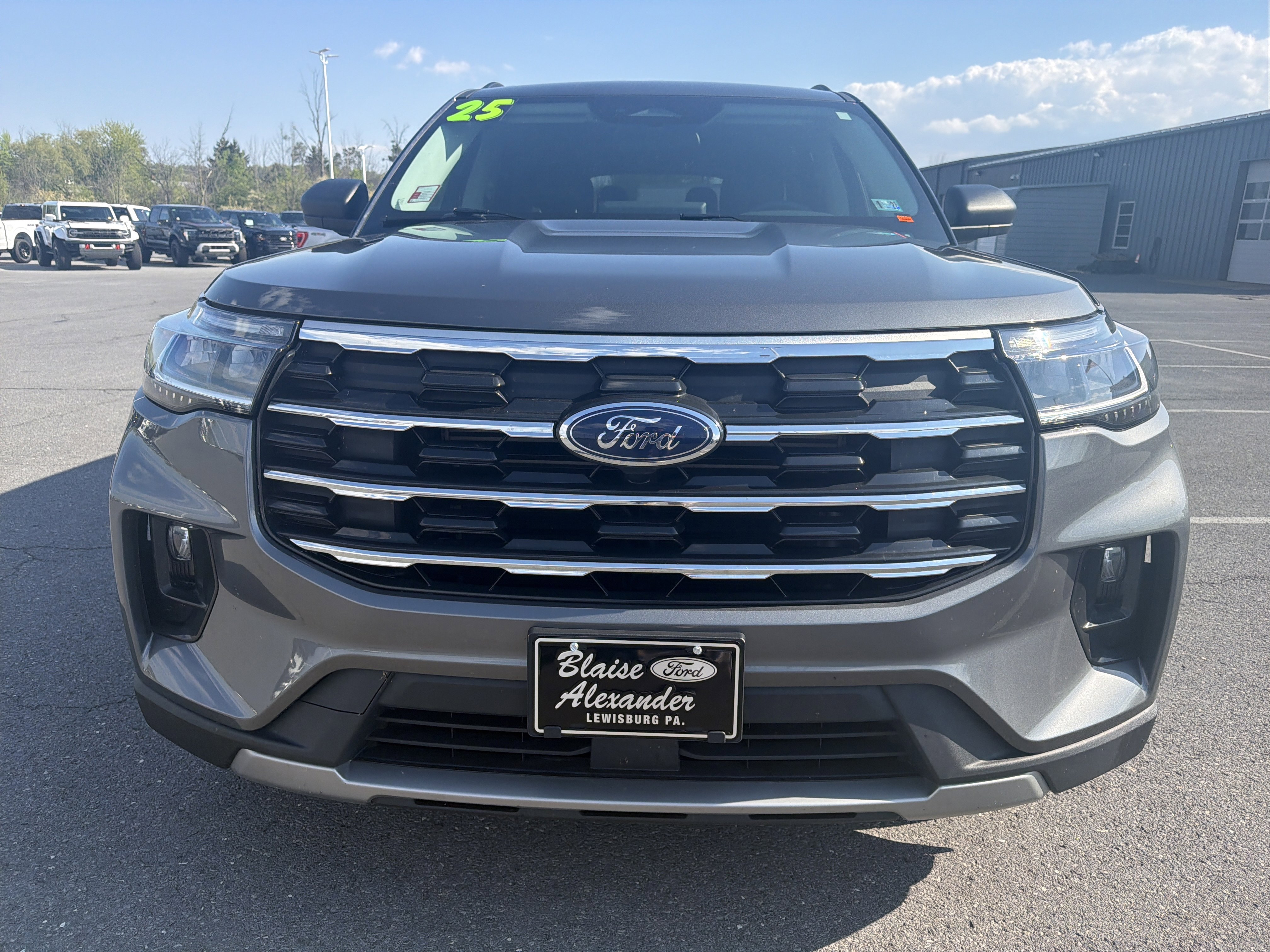 Used 2025 Ford Explorer Active w/ Active Comfort Package RWD image 9