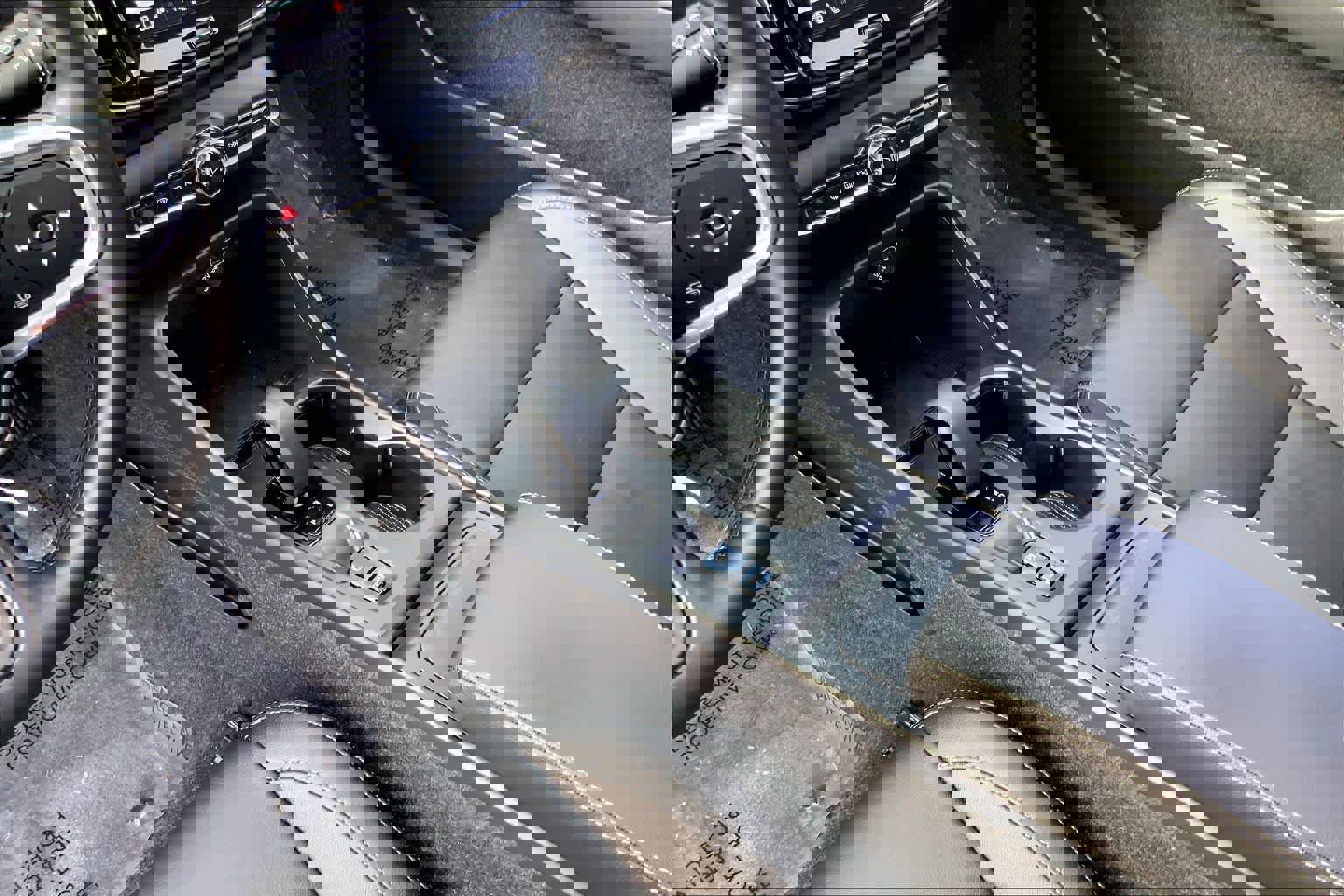 Used 2025 Volvo XC40 B5 Core w/ Protection Package Premier image 17