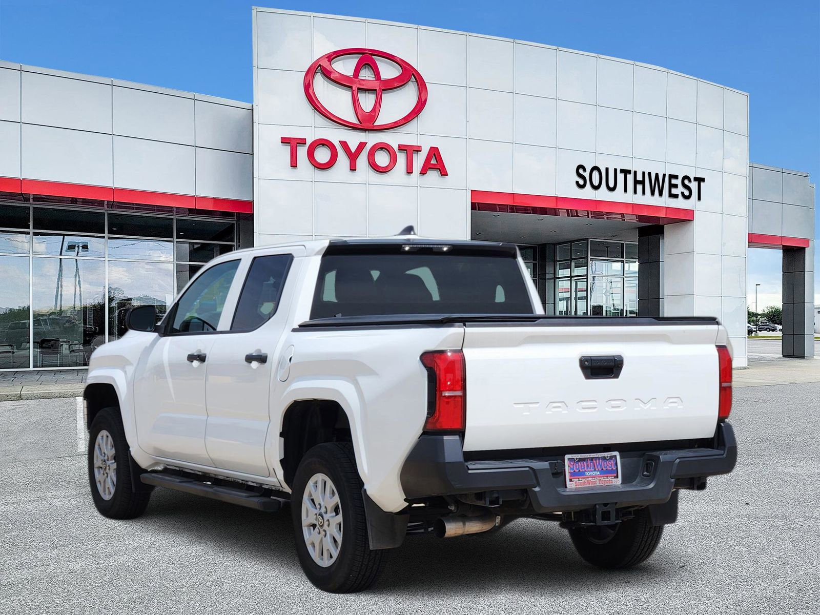 Used 2024 Toyota Tacoma SR image 4