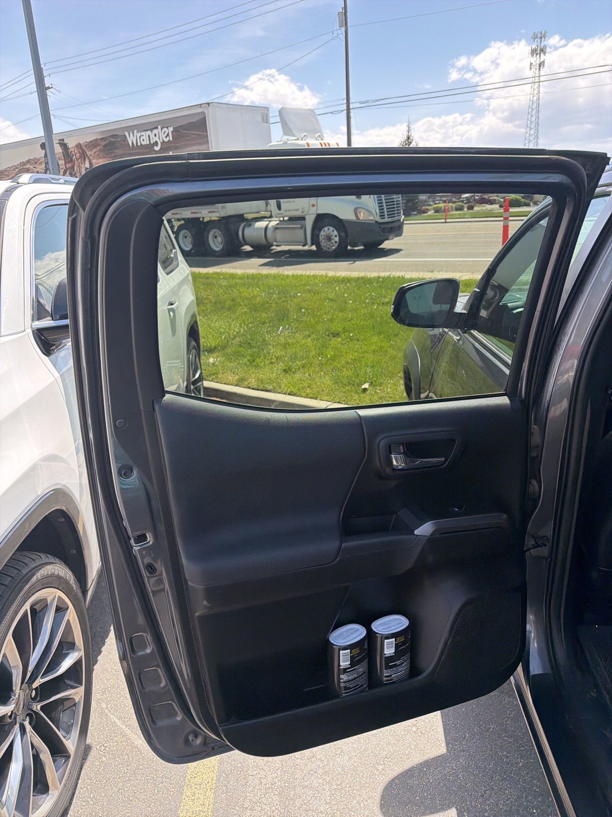 Used 2021 Toyota Tacoma TRD Off-Road w/ TRD Premium Off Road Package AWD/4WD image 11