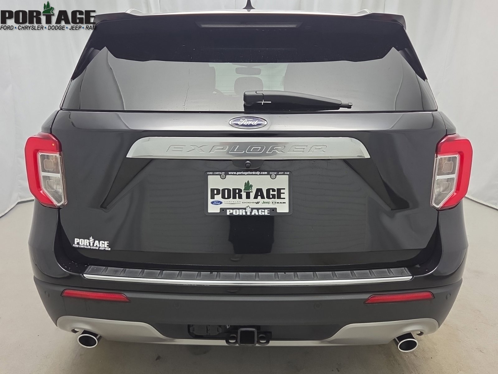 Used 2022 Ford Explorer Platinum w/ Class IV Trailer Tow Package AWD/4WD image 6